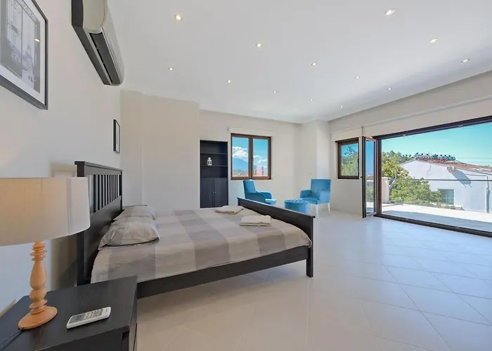 Large And Lovely Private *